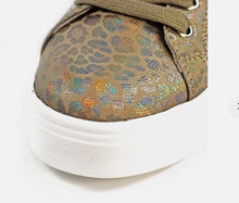 Load image into Gallery viewer, Lunar Charm Zip Trainer