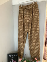 Load image into Gallery viewer, Floral Tile Print Magic Pants