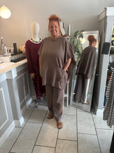 Load image into Gallery viewer, Alice Collins Karlie Cape