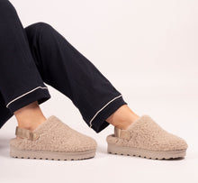 Load image into Gallery viewer, Lunar Naples Beige Slipper