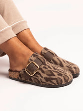 Load image into Gallery viewer, Lunar Oakley Print Slipper