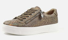 Load image into Gallery viewer, Lunar Charm Zip Trainer