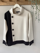 Load image into Gallery viewer, Peruzzi Two Tone Button Top