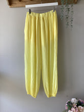 Load image into Gallery viewer, Lemon Crinkle Barrel Trouser