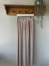 Load image into Gallery viewer, Crinkle textured Wide-Leg Trousers