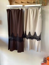 Load image into Gallery viewer, Lace Detail Midi Skirt