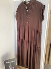 Load image into Gallery viewer, Cap Sleeve Tiered Midi Dress