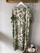 Load image into Gallery viewer, Floral Print Tunic Dress