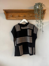 Load image into Gallery viewer, Peruzzi Alternate Stripe Tabard
