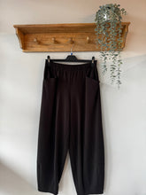 Load image into Gallery viewer, Noen Relaxed Pocket Trousers-chocolate
