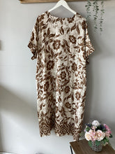Load image into Gallery viewer, Floral Print Tunic Dress
