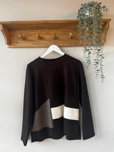Load image into Gallery viewer, Peruzzi Appliqué Top
