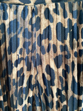 Load image into Gallery viewer, Leopard Print Velvet Texture Pleated Trousers
