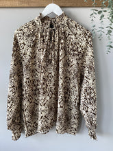 Load image into Gallery viewer, Solo Zoe Print Blouse
