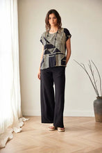 Load image into Gallery viewer, Peruzzi Geo Print Top
