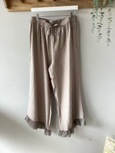 Load image into Gallery viewer, Malissa J Frill Hem Trousers
