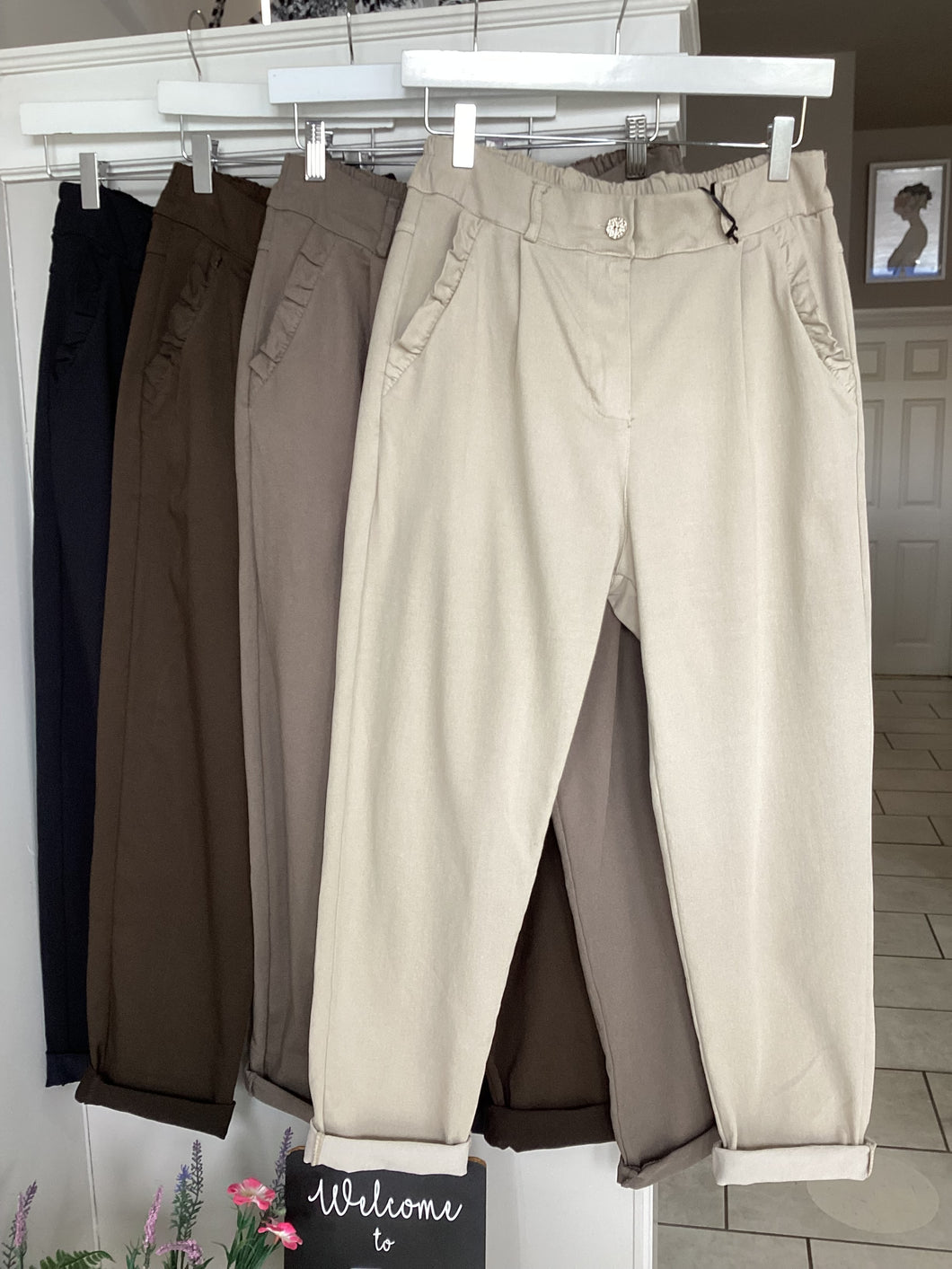 Frill Pocket Stretch Magic Pant