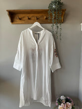 Load image into Gallery viewer, Linen Style Tunic Dress
