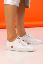 Load image into Gallery viewer, Lunar - Truffle Trainers (White)

