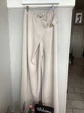 Load image into Gallery viewer, Button Detail Wide Leg Trousers
