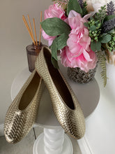 Load image into Gallery viewer, Lattice Ballet Pump
