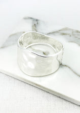 Load image into Gallery viewer, Envy Textured Chunky Bangle
