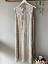 Load image into Gallery viewer, Dubai Shell Dress
