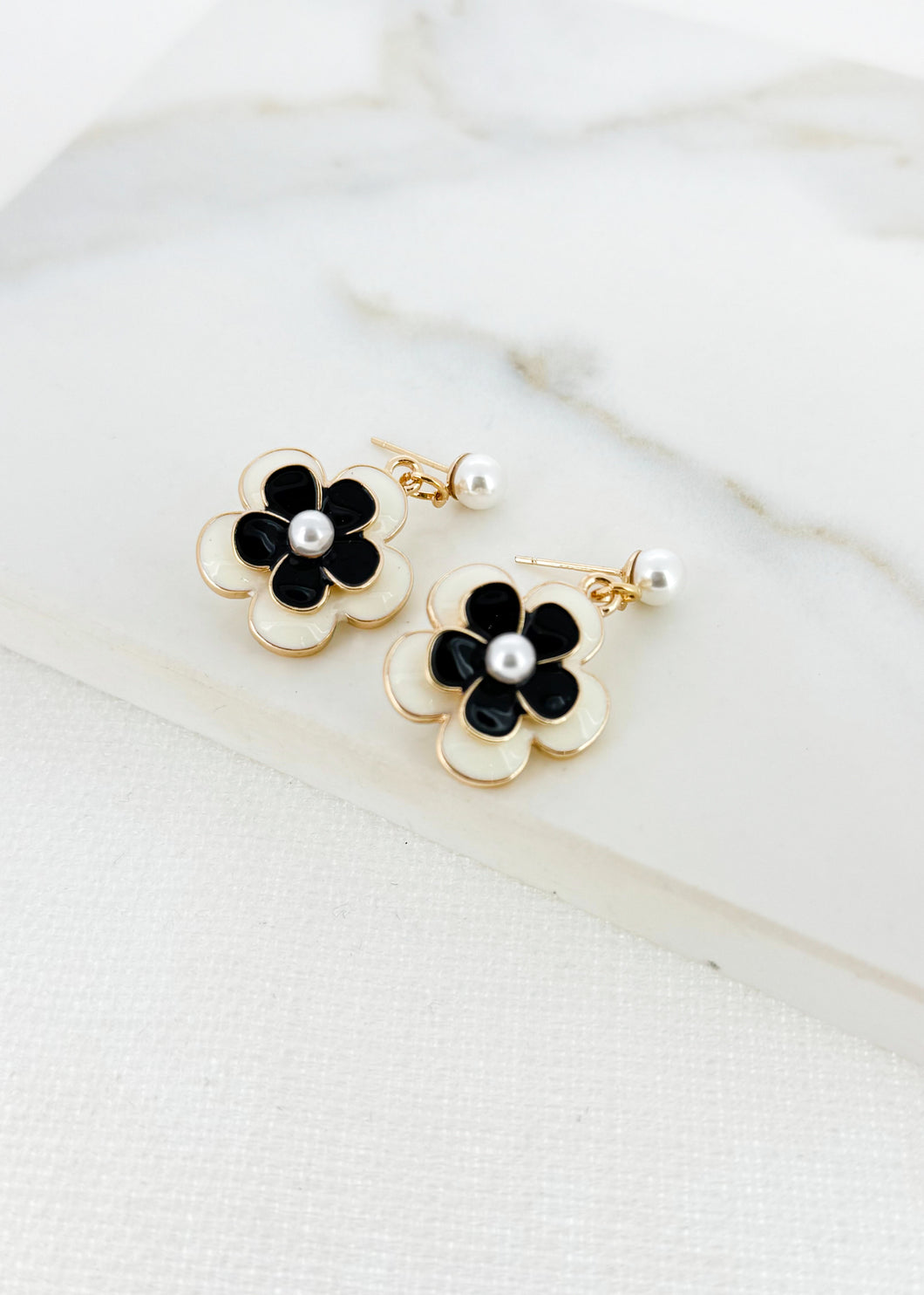 Envy Monochrome Daisy Earrings