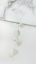 Load image into Gallery viewer, Envy Delicate Flower Necklace
