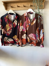 Load image into Gallery viewer, Tropical Leaf Print Collared Blouse
