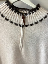 Load image into Gallery viewer, Solo Contrast Trim Zip Jumper
