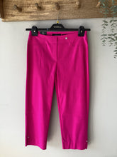 Load image into Gallery viewer, Robell Bella 07 Cropped Trouser
