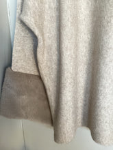 Load image into Gallery viewer, Fur Cuff Jumper
