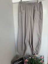 Load image into Gallery viewer, Malissa J Lightweight Barrel Trousers
