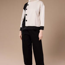 Load image into Gallery viewer, Peruzzi Two Tone Button Top
