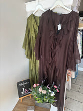 Load image into Gallery viewer, Ruffle Lightweight Jacket
