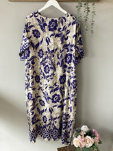 Load image into Gallery viewer, Floral Print Tunic Dress
