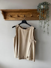 Load image into Gallery viewer, Peruzzi - Pleat Shell Top

