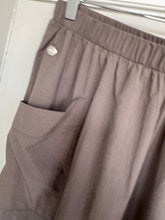 Load image into Gallery viewer, Malissa J Lightweight Barrel Trousers
