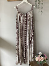 Load image into Gallery viewer, Abstract Print Sleeveless Midi Dress
