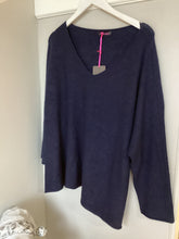 Load image into Gallery viewer, Essential V NeckJumper
