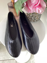 Load image into Gallery viewer, Lattice Ballet Pump
