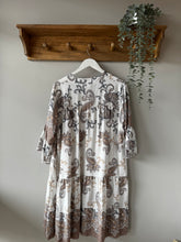 Load image into Gallery viewer, Paisley 3/4 Sleeve Shift Dress
