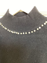 Load image into Gallery viewer, Short Sleeve Pearl Neck Jumper
