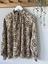 Load image into Gallery viewer, Solo Zoe Print Blouse

