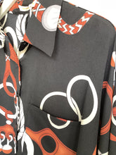 Load image into Gallery viewer, Malissa J Chain Dipped Hem Print Shirt
