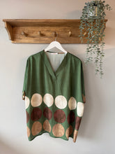 Load image into Gallery viewer, V Neck Circle Top
