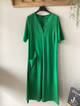 Load image into Gallery viewer, Peruzzi Long Pocket Dress Emerald
