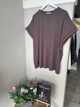 Load image into Gallery viewer, Malissa J - Padded Edge Sleeve Top
