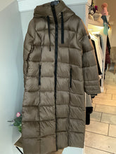 Load image into Gallery viewer, Normann Long Padded Water Repellant Coat
